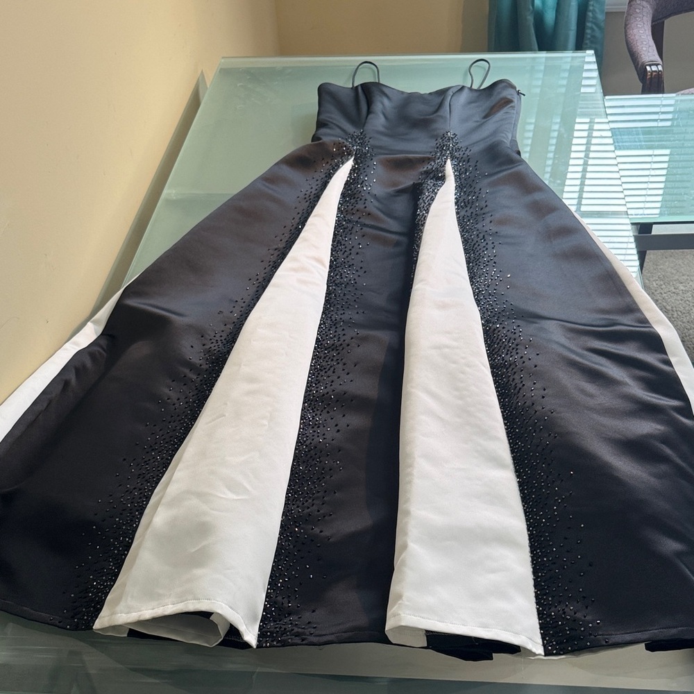 Cache Dress Y2K Black and White Evening Gown with Sequined Beading Size